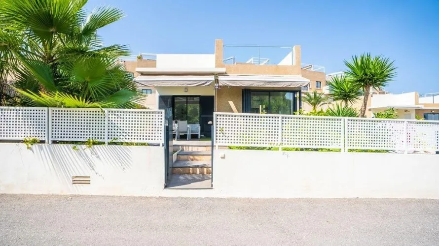Villa de 3 chambres à La Zenia, Spain No. 797 № 18