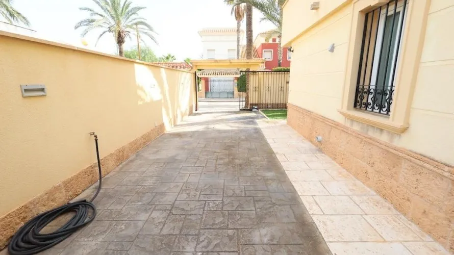 Apartment de 4 chambres à Cabo Roig, Spain No. 846 № 28