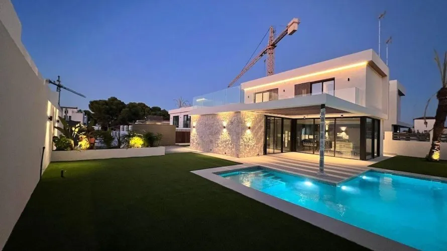 Villa de 3 chambres à Alicante, Spain No. 534 № 17