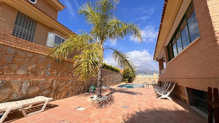 Villa de 480m² à Benidorm, Spain No. 656 № 10