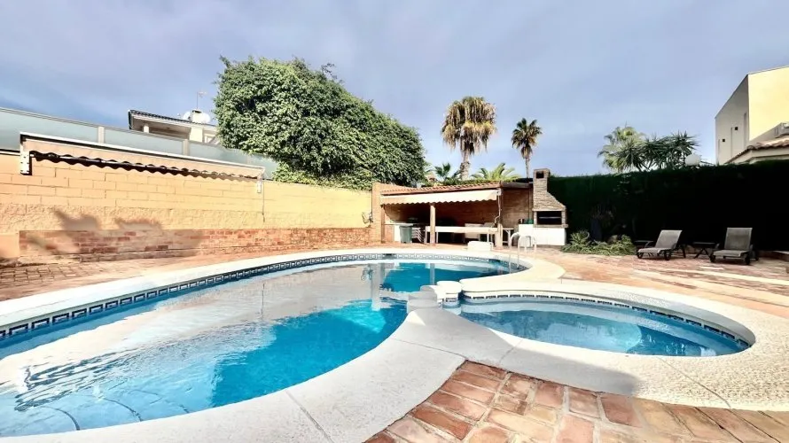 Villa de 4 chambres à Torrevieja, Spain No. 229 № 5