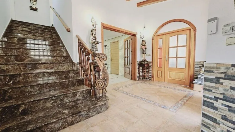 Villa de 5 chambres à Torrevieja, Spain No. 716 № 11