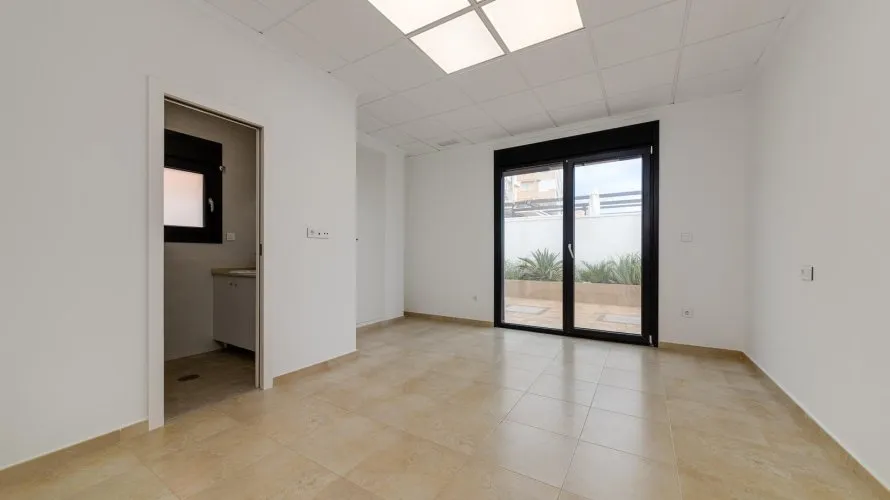 Villa de 210m² à Torrevieja, Spain No. 720 № 22