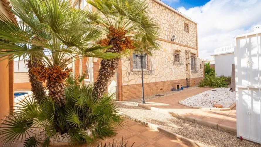 Villa de 4 chambres à Alicante, Spain No. 831 № 19