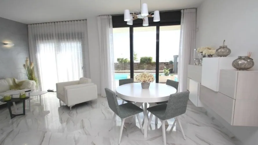 Villa de 3 chambres à San Miguel de Salinas, Spain No. 347 № 1