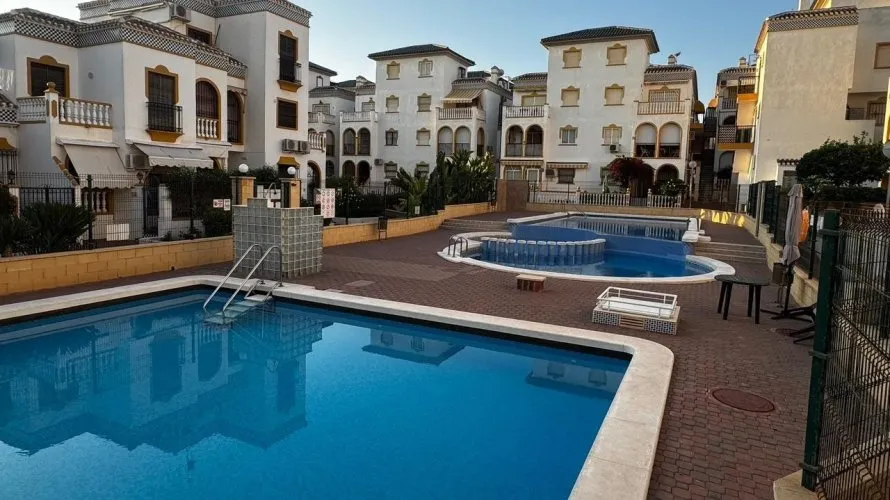 Apartment de 3 chambres à Torrevieja, Spain No. 795