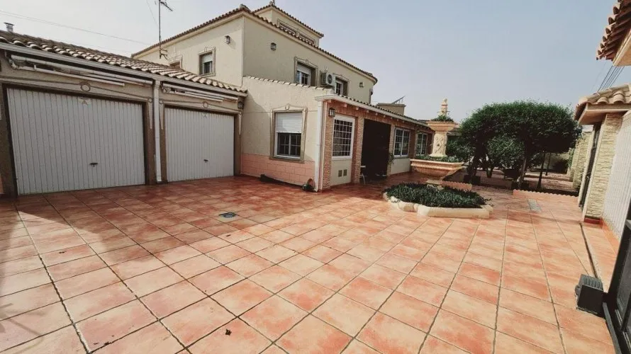 Villa de 5 chambres à Torrevieja, Spain No. 716