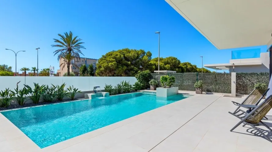 Villa de 4 chambres à Campoamor, Spain No. 662 № 8