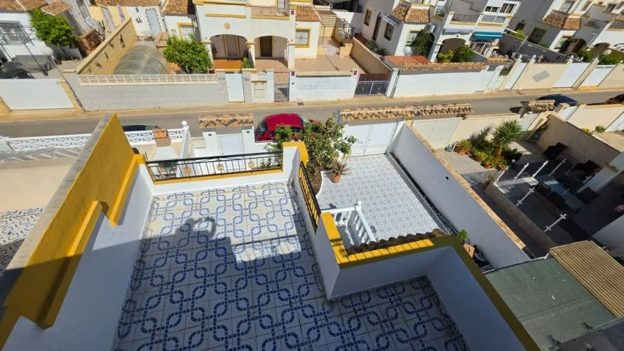 House de 3 chambres à Torrevieja, Spain No. 1095 № 2
