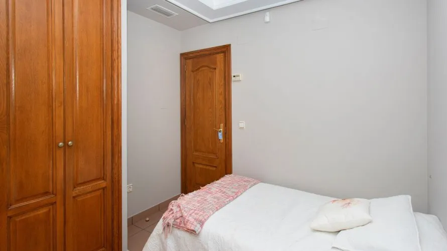 Villa de 180m² à Torrevieja, Spain No. 1950 № 14