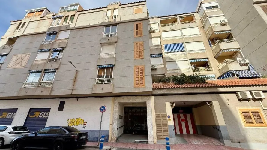 Apartment de 2 chambres à Torrevieja, Spain No. 2083