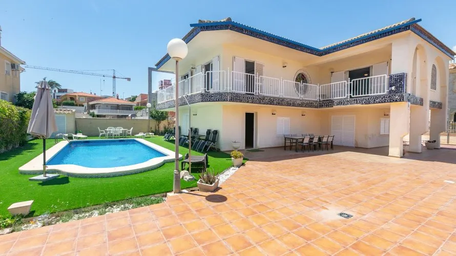 Villa de 293m² à La Zenia, Spain No. 1381 № 2