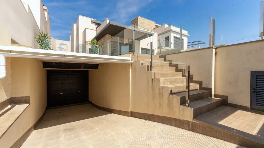 Villa de 210m² à San Miguel de Salinas, Spain No. 1973 № 8