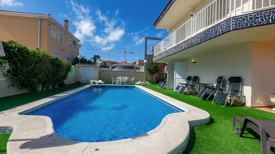 Villa de 293m² à La Zenia, Spain No. 1381 № 1