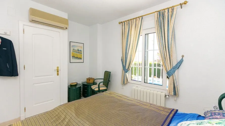 Villa de 194m² à Alicante, Spain No. 1360 № 25