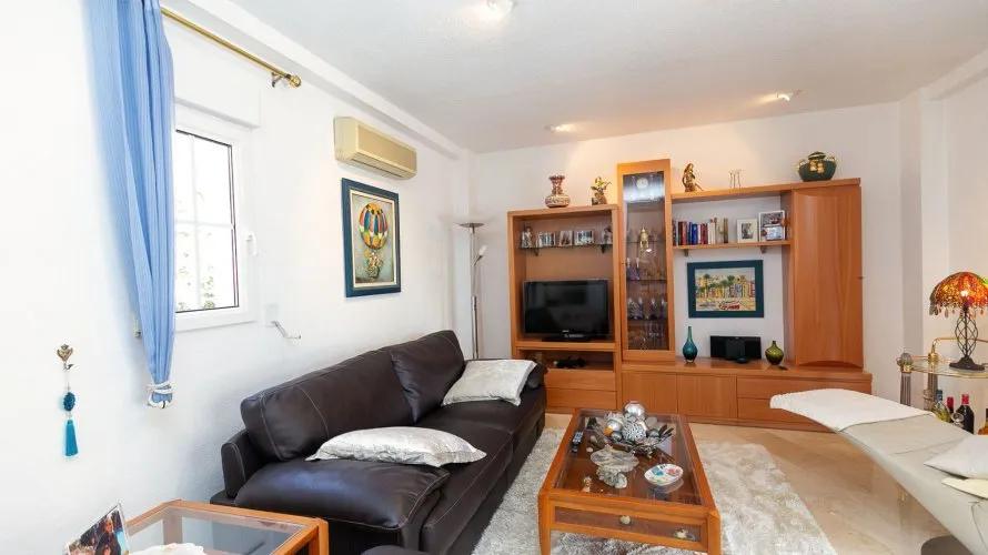 Villa de 194m² à Alicante, Spain No. 1360 № 11