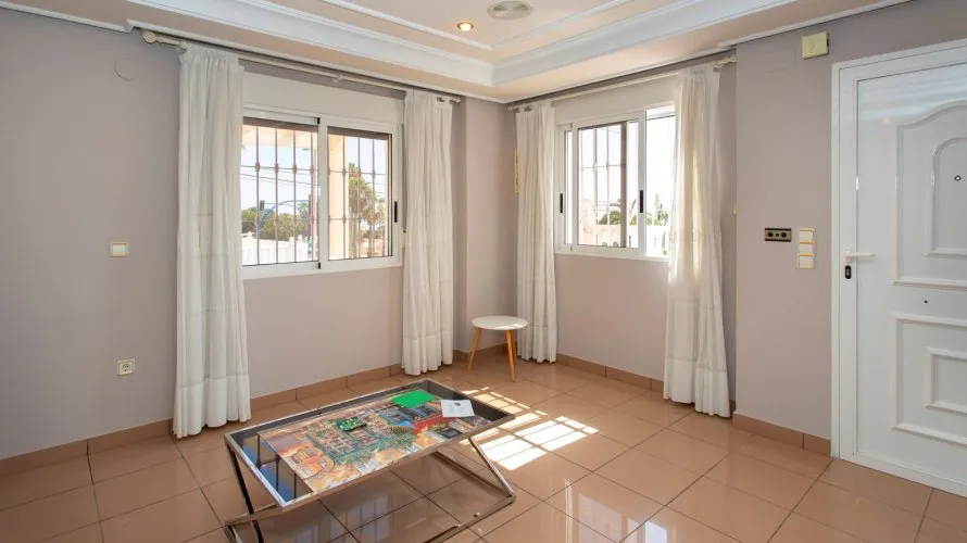 Villa de 180m² à Torrevieja, Spain No. 1950 № 19