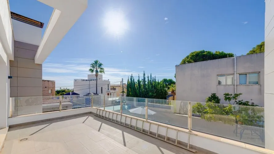 Villa de 461m² à Torrevieja, Spain No. 965