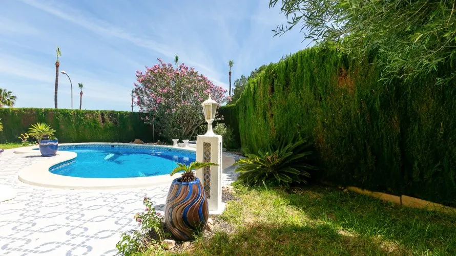 Villa de 194m² à Alicante, Spain No. 1360 № 5