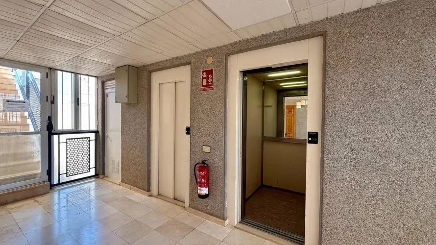 Penthouse de 2 chambres à Torrevieja, Spain No. 1454