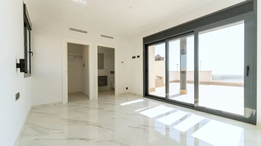 Villa de 210m² à San Miguel de Salinas, Spain No. 1973 № 17