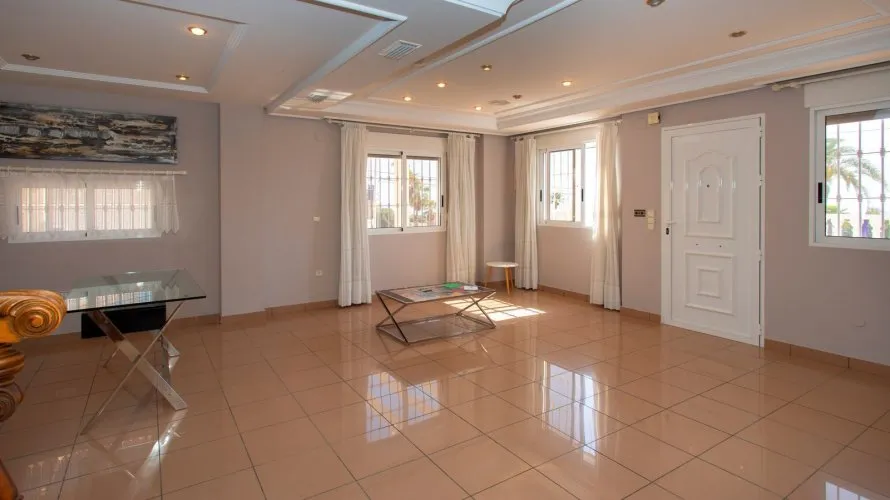 Villa de 180m² à Torrevieja, Spain No. 1950 № 18