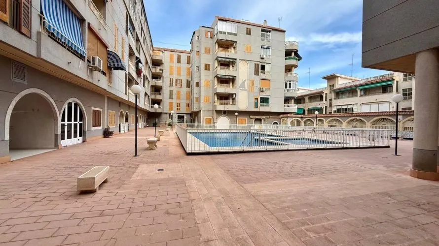 Apartment de 2 chambres à Torrevieja, Spain No. 2083 № 3