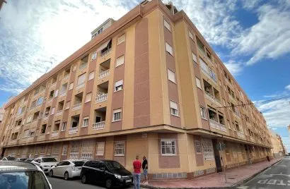Apartment de 2 chambres à Torrevieja, Spain No. 2076