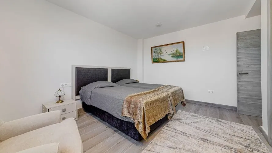 Villa de 461m² à Torrevieja, Spain No. 965 № 12