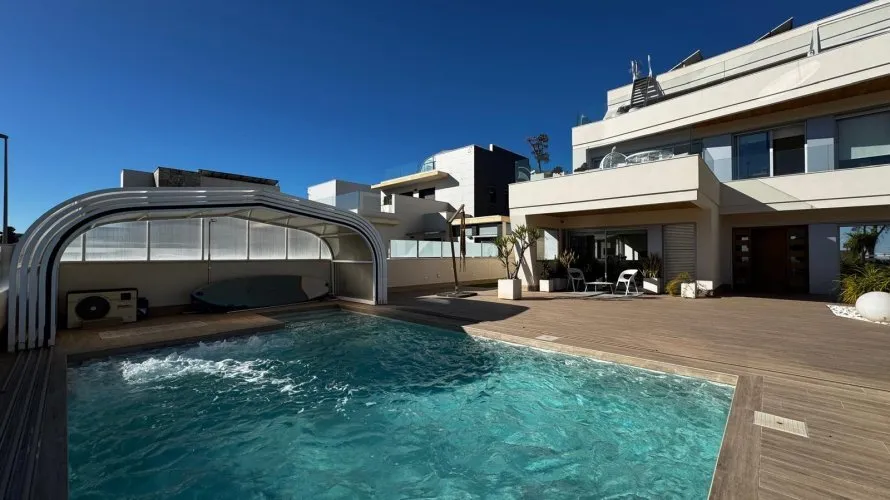 Villa de 4 chambres à Campoamor, Spain No. 1214 № 1