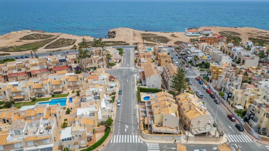 House de 244m² à Torrevieja, Spain No. 1959