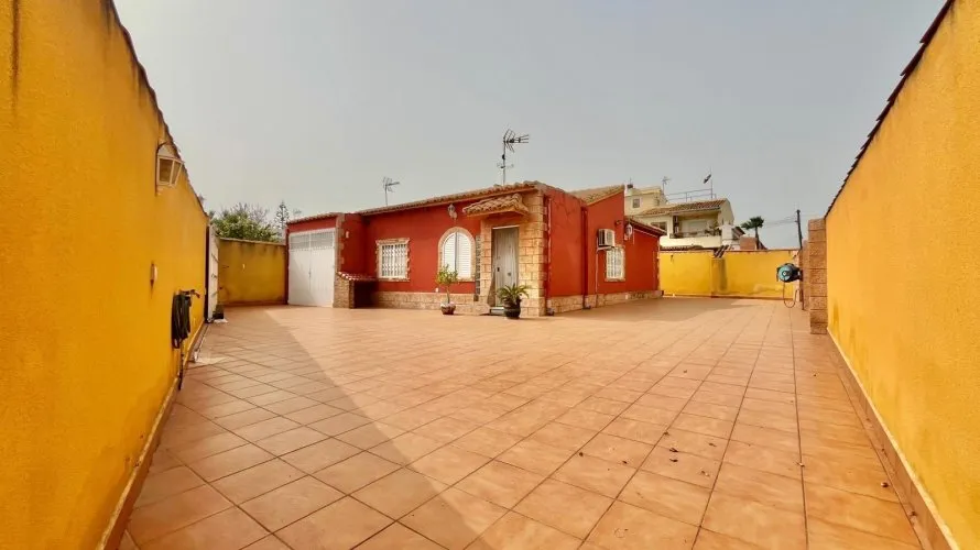 Apartment de 2 chambres à Torrevieja, Spain No. 1056 № 1