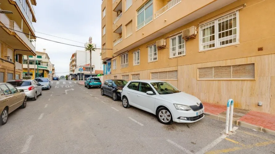 Apartment de 2 chambres à Torrevieja, Spain No. 2147