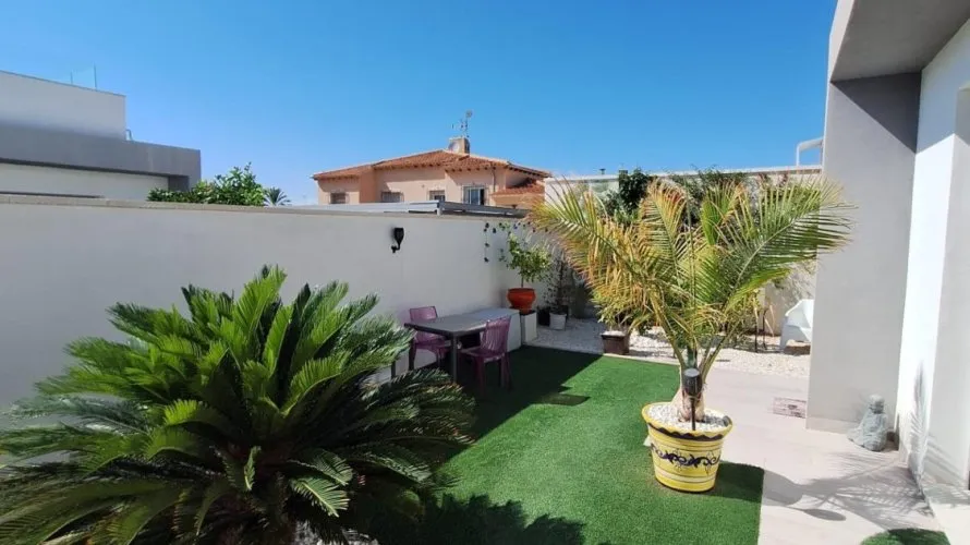 Villa de 106m² à Torrevieja, Spain No. 1284 № 18
