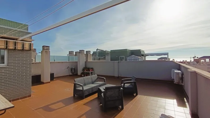 Penthouse de 2 chambres à Cabo Roig, Spain No. 1048