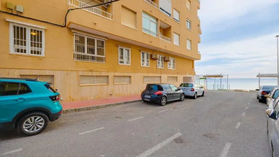 Apartment de 2 chambres à Torrevieja, Spain No. 2147 № 1