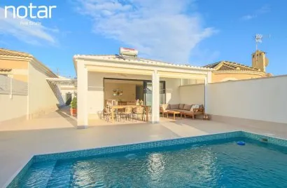 Villa de 102m² à Torrevieja, Spain No. 1944