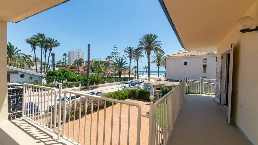 Villa de 293m² à La Zenia, Spain No. 1381