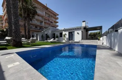 Villa de 4 chambres à Torrevieja, Spain No. 2436