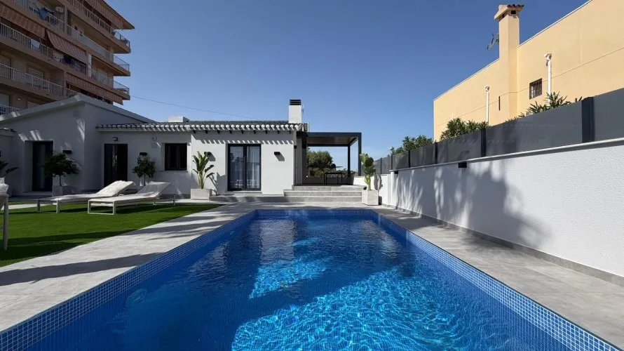 Villa de 4 chambres à Torrevieja, Spain No. 2436 № 10