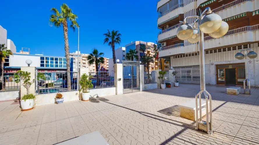 Apartment de 100m² à Torrevieja, Spain No. 2395