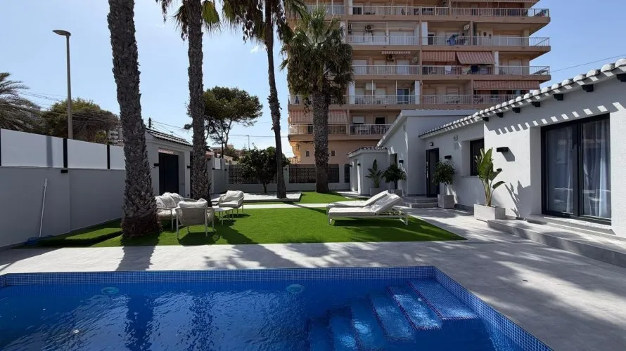 Villa de 4 chambres à Torrevieja, Spain No. 2436 № 9