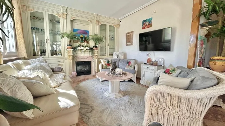 Villa de 2 chambres à Torrevieja, Spain No. 2459