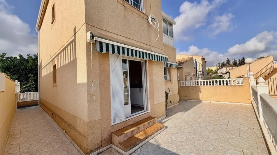 House de 4 chambres à Torrevieja, Spain No. 2420