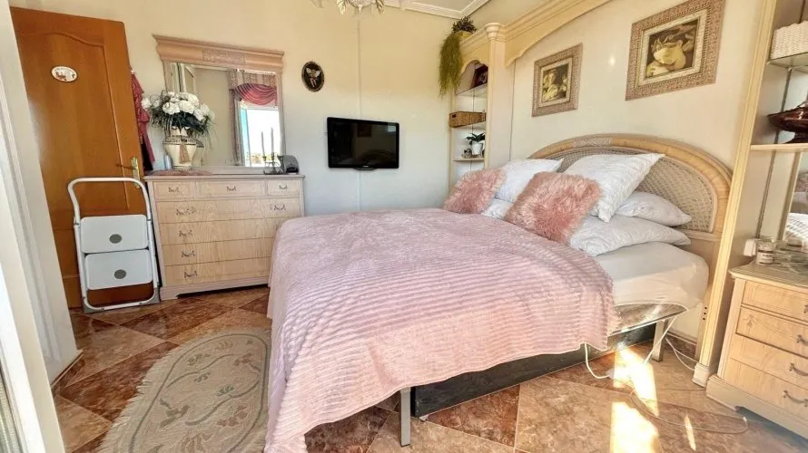 Villa de 2 chambres à Torrevieja, Spain No. 2459 № 11