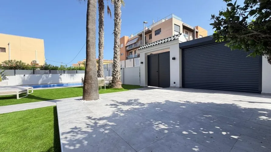 Villa de 4 chambres à Torrevieja, Spain No. 2436 № 2
