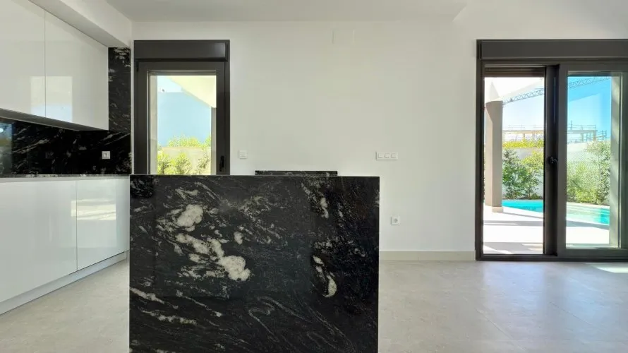 Villa de 4 chambres à Mutxamel, Spain No. 2439 № 24