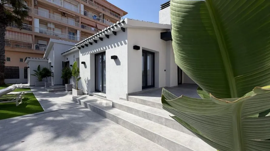 Villa de 4 chambres à Torrevieja, Spain No. 2436 № 15