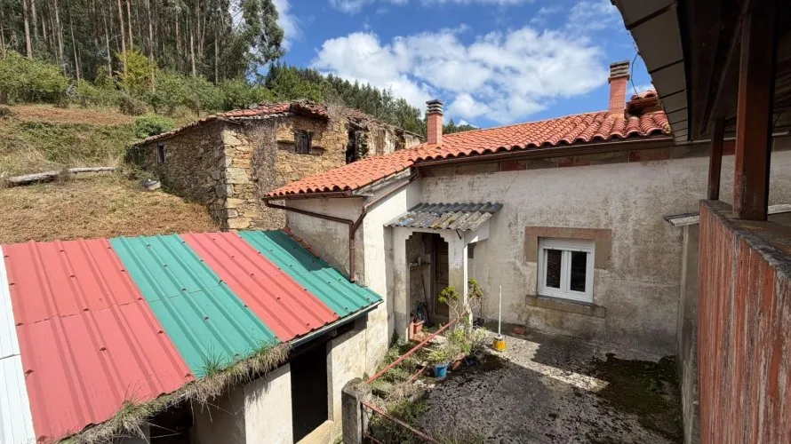 House de 5 chambres à Salas, Spain No. 2634 № 4