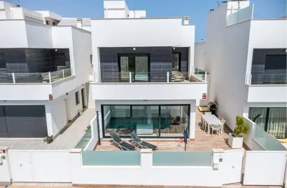 Villa de 121m² à Las Esperanzas, Spain No. 2599